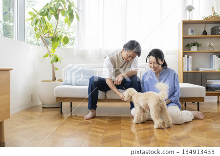 A couple in their 50s and their dog: Image of life with a dog 134913433