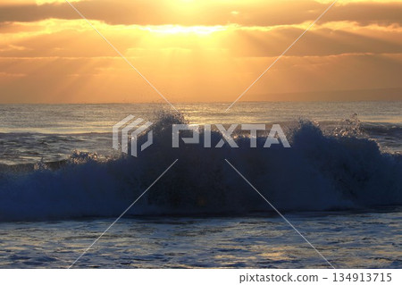 Rays of light and waves 134913715