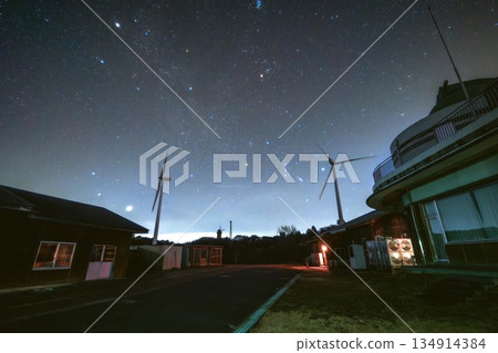 A full winter constellation 134914384