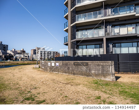 The "Kyu-Nakagawa River Raised Embankment" preserved on the bank of the old Nakagawa River (Edogawa Ward, Tokyo) The "Kyu-Nakagawa River Raised Embankment" preserved on the bank of the old Nakagawa River (Edogawa Ward, Tokyo) 134914497