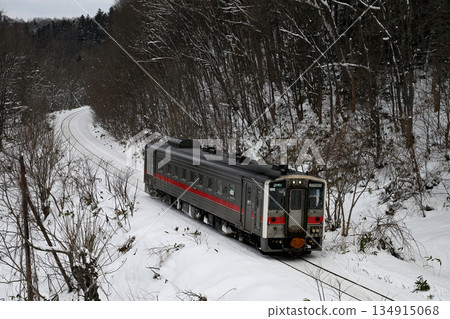 A regular train running on the Sōyamoto line 134915068
