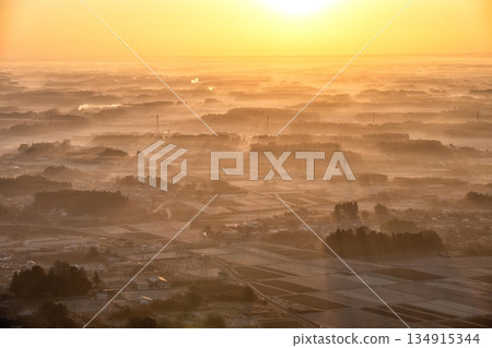 Morning mist over the Kanto Plain 134915344