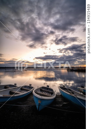 因班湖的倒影 134915489