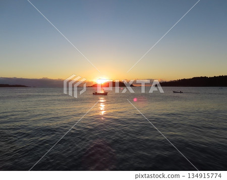 Sunrise over the Pacific Ocean 134915774