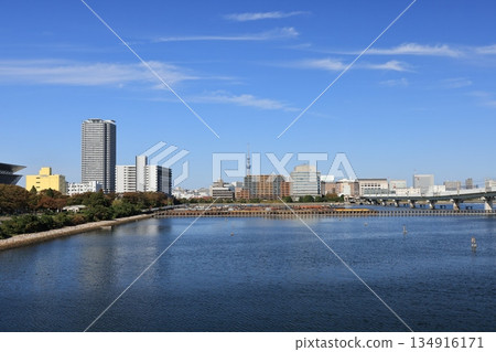 A view of the JR Keiyo Line viaduct and Shiomi, which runs across the Akebono Canal in Koto Ward, Tokyo 134916171
