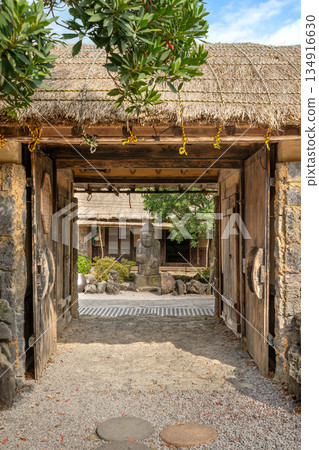 Entrance to a traditional house in Jeju Island 134916630