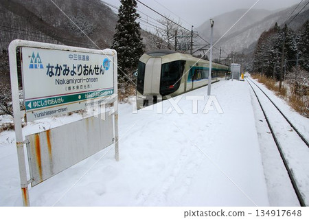 奧木野的雪景…【特急Liberty會津】500系列車停靠仲見夜溫泉站 奧木野的雪景…【特急Liberty會津】500系列車停靠仲見夜溫泉站 134917648