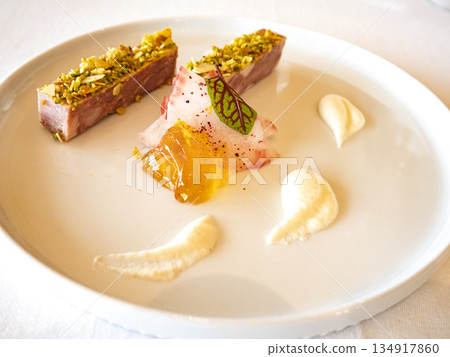 一道令人愉悅的開胃菜：雞肉醬和果凍 134917860