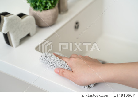 Kitchen sink faucet cleaning, tidy, deep cleaning Kitchen sink faucet cleaning, tidy, deep cleaning 134919667