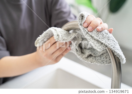 Kitchen sink faucet cleaning, tidy, deep cleaning Kitchen sink faucet cleaning, tidy, deep cleaning 134919671