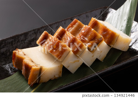 烤康吉鰻和魚板 134921446