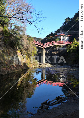Red bridge 134922264