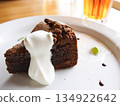 Gateau chocolate topped with fresh cream 134922642