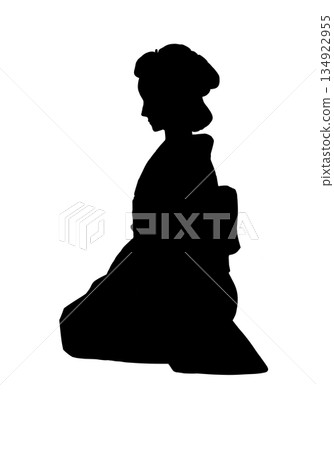 Silhouette illustration of a woman in a kimono with Japanese hairstyle sitting upright 134922955