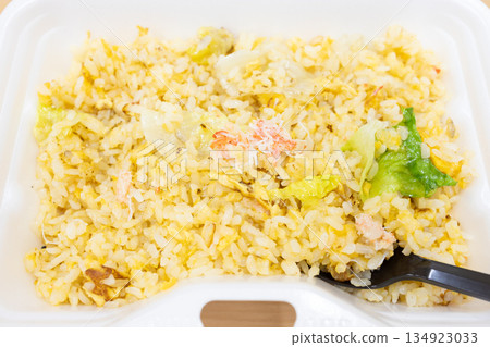 美味的蟹肉生菜炒飯 美味的蟹肉生菜炒飯 134923033