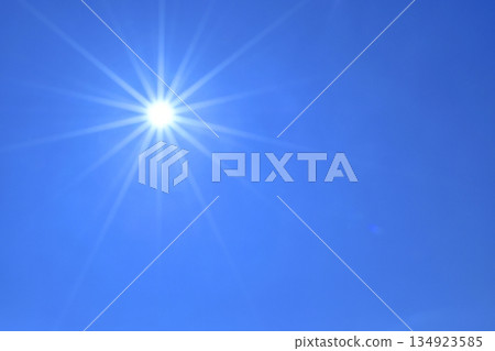 Blue sky and sun, direct sunlight image (fix photo) 134923585
