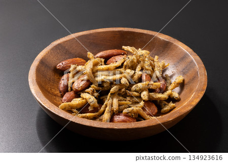 Fried smelt, almonds, salt and pepper 134923616