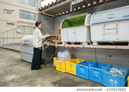 放垃圾的女人 134923682