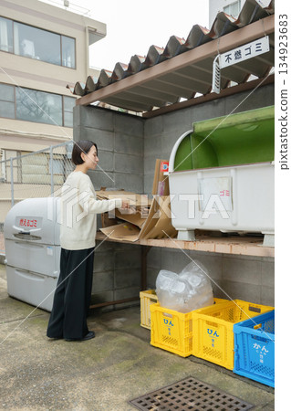 放垃圾的女人 134923683