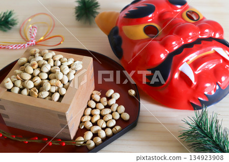 Oni Mask and Beans Image of Setsubun 134923908