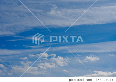 Blue sky and white clouds 134924043