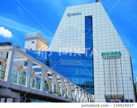 Shinjuku Station and surrounding cityscape Shinjuku Station and surrounding cityscape 134924057
