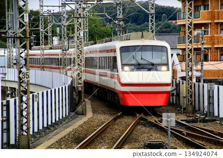 眺望渡良瀨橋…200號特急列車「兩毛」連接淺草市中心和兩毛區。 眺望渡良瀨橋…200號特急列車「兩毛」連接淺草市中心和兩毛區。 134924074