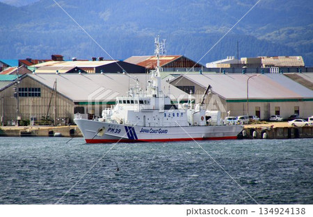 守護海洋及航道安全…「奧尻號」巡邏艦停靠函館港 134924138