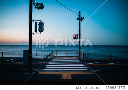 sun setting into the sea sun setting into the sea 134924155