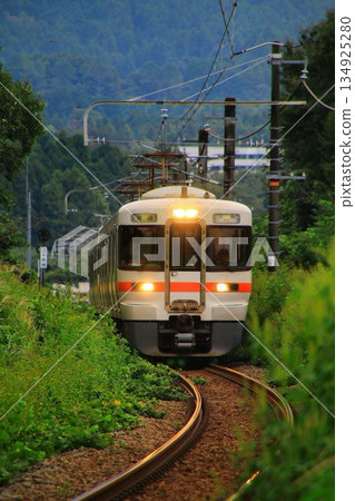 Traveling along the Gotemba Line with a view of Mt. Fuji... [313 Series Train] 134925280