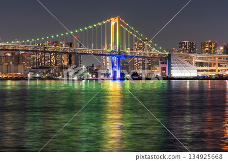 [Tokyo] Night view of Rainbow Bridge, rainbow color light up 134925668