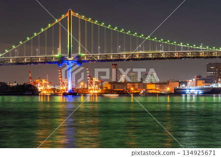 【東京】彩虹橋夜景，彩虹色點亮 134925671