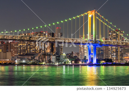 【東京】彩虹橋夜景,彩虹色點亮 【東京】彩虹橋夜景,彩虹色點亮 134925673