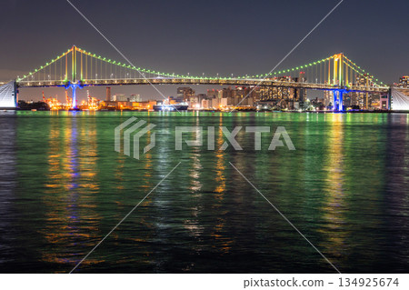 [Tokyo] Night view of Rainbow Bridge, rainbow color light up 134925674