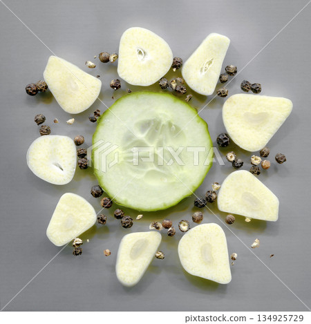 cucumber, garlic and black peppercorns 134925729