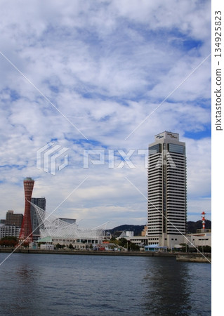 Kobe's waterfront (view of Meriken Park) 134925823