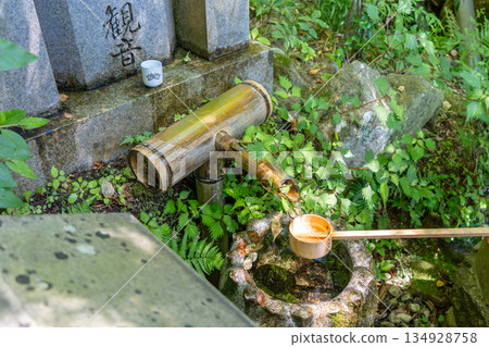 Hishaku ladle and chozuya fountain at Mitaki-Dera in Hiroshima Hishaku ladle and chozuya fountain at Mitaki-Dera in Hiroshima 134928758