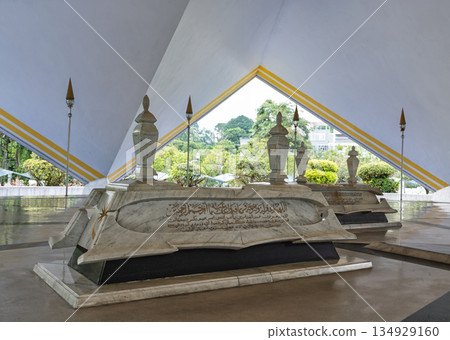 Makam Pahlawan Heroes' Mausoleum at National Mosque, Kuala Lumpur, Malaysia Makam Pahlawan Heroes' Mausoleum at National Mosque, Kuala Lumpur, Malaysia 134929160