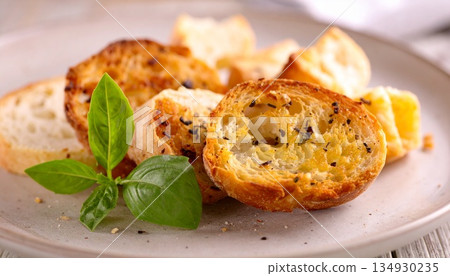 香烤蒜蓉吐司 2 香烤蒜蓉吐司 2 134930235