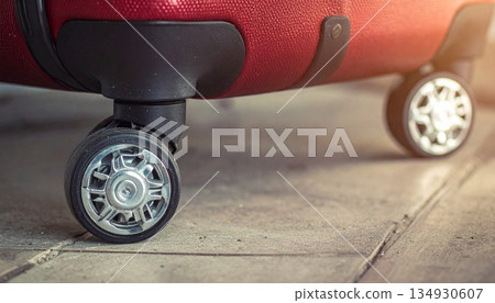 協助您旅程的行李箱輪 1 134930607