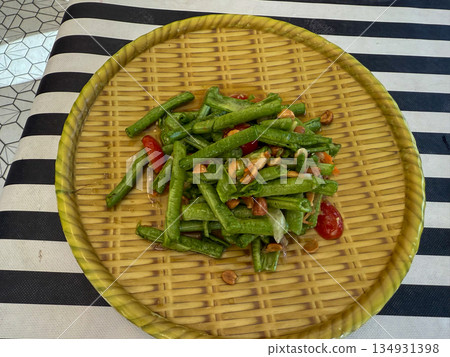 Thai Long Bean Salad with Peanuts 134931398