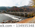 Autumn leaves of Arashiyama 134935348