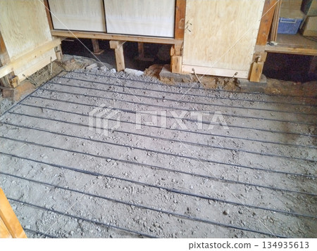 Wire mesh laid on top of crushed stone in one direction Wire mesh laid on top of crushed stone in one direction 134935613