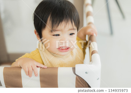 嬰兒圈的嬰兒 134935973