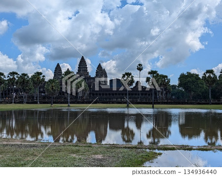 吳哥窟反映在水面上 134936440