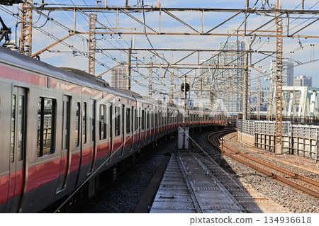 從新木場站出發的JR京葉線列車 134936618