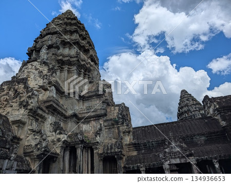 仰望吳哥窟的佛塔 134936653
