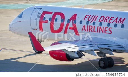 富士夢想航空（FDA）巴西航空工業公司E175客機 134936724
