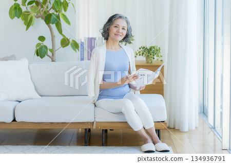 高級女人放鬆 134936791