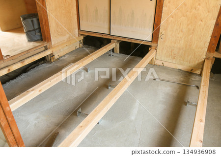 The beams are installed and the beams are laid out on the concrete. The beams are installed and the beams are laid out on the concrete. 134936908